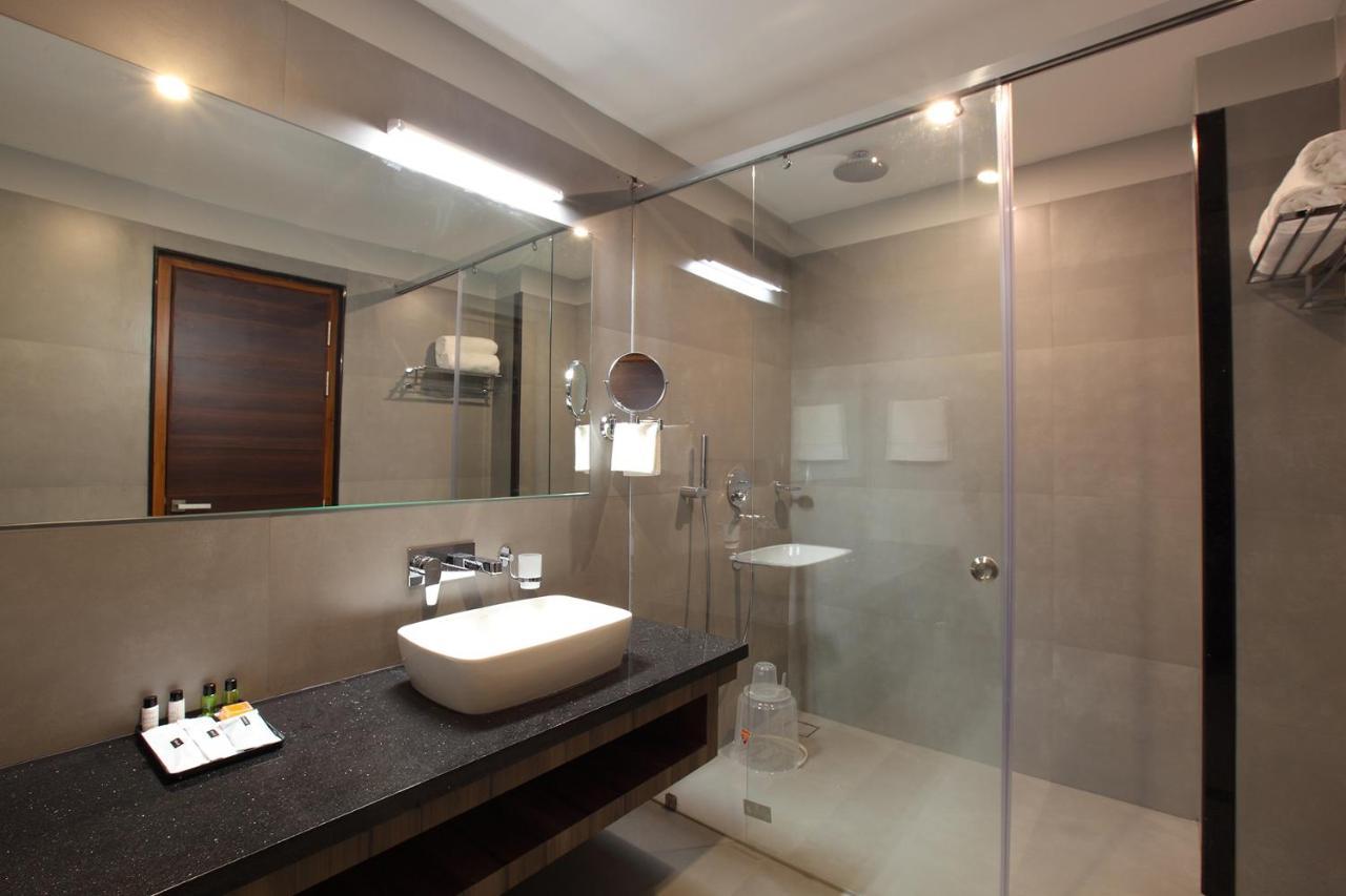 Hotel Maria Park Muvattupuzha Kültér fotó