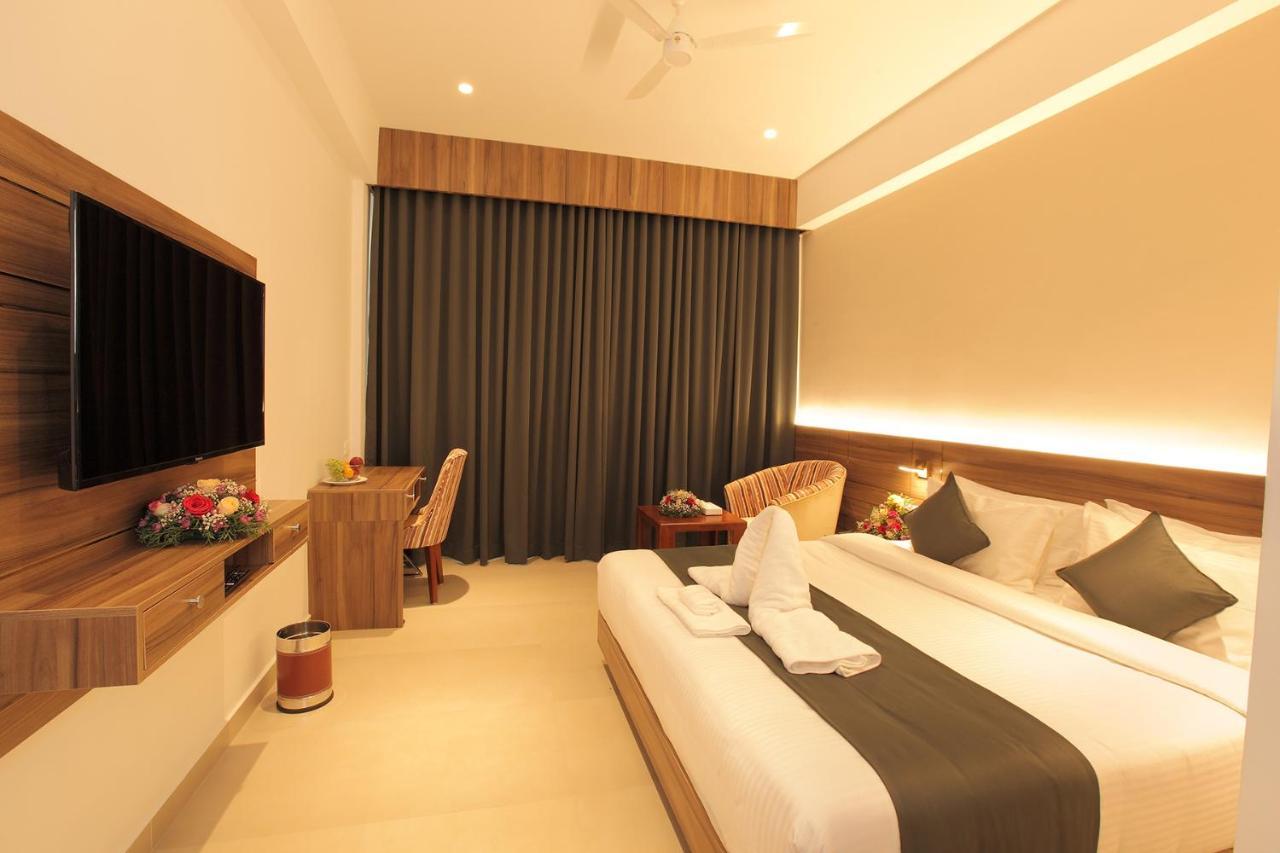 Hotel Maria Park Muvattupuzha Kültér fotó