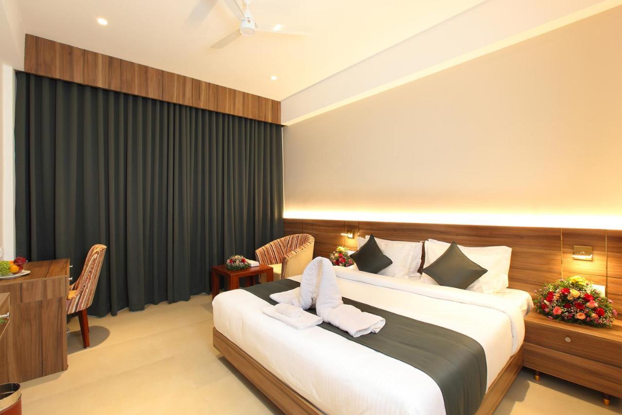 Hotel Maria Park Muvattupuzha Kültér fotó